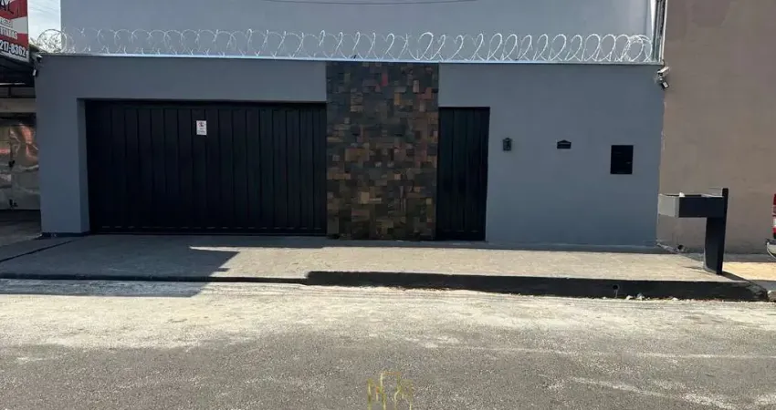 Imperdível casa à venda em Uberlândia-MG, 3 quartos, 1 suíte, 3 banheiros, 4 vagas de garagem, 170m², Cidade Jardim.