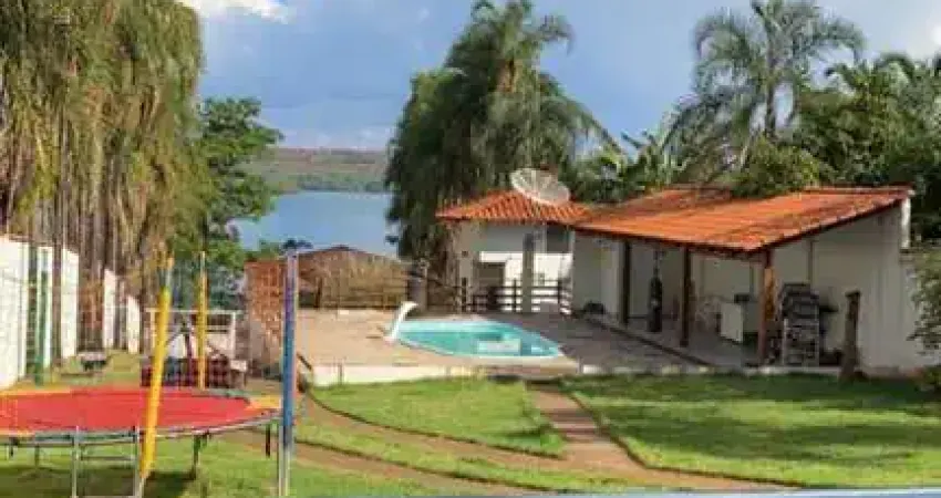 Chácara à venda em Uberlândia-MG, Distrito Industrial: 5 quartos, 1 suíte, 4 banheiros!