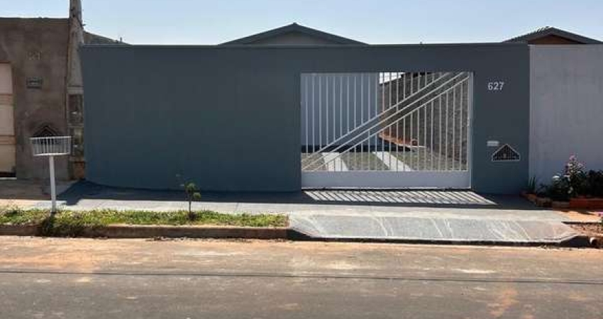 Imperdível casa à venda em Uberlândia-MG, bairro Mansour: 2 quartos, sala, banheiro, 3 vagas, 48m². Venha conferir!