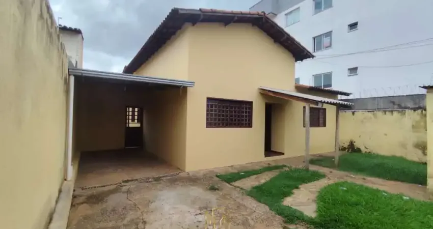 Imperdível! Casa à venda em Uberlândia-MG, bairro Santa Mônica, 3 quartos e 1 suíte.