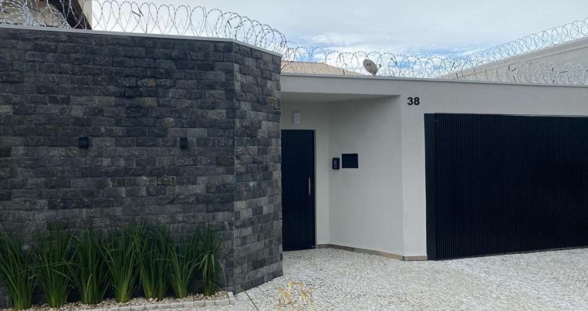 Imperdível Casa à Venda em Uberlândia-MG, Jardim Karaíba: 4 Quartos, 2 Suítes, 4 Banheiros, 3 Vagas de Garagem, 271m².