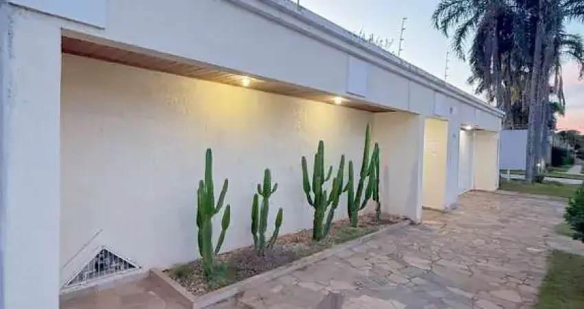 Imperdível oportunidade! Casa à venda em Morada da Colina, Uberlândia-MG com 4 quartos, 4 suítes, 3 salas e 6 vagas de garagem