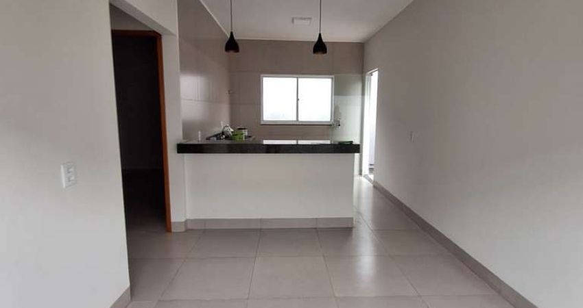 Casa à venda em Uberlândia-MG, no bairro Grand Ville, com 2 quartos, 1 suíte, 1 sala, 1 banheiro, 2 vagas de garagem e 64,63 m².