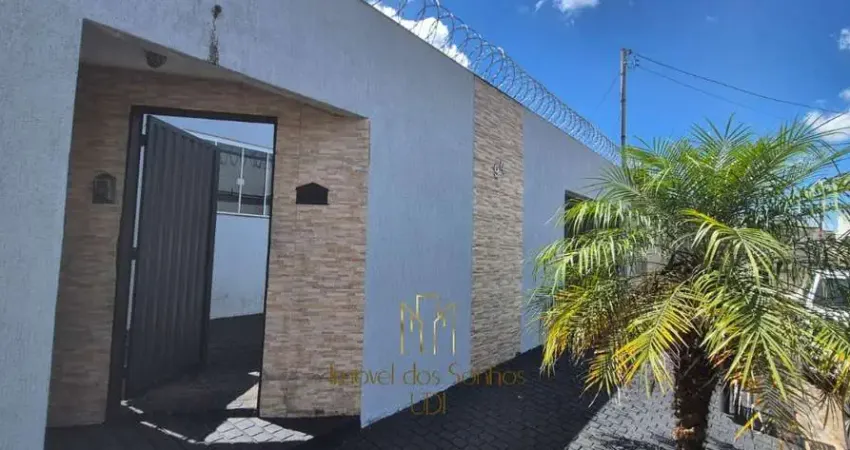 Casa Nova no Bairro Jardim Patrícia - Oportunidade Imperdível!  Excelente casa com 160m² de área construída, recém-reformada, com ótimo acabamento e ambientes amplos. Localizada em um bairro tranquilo