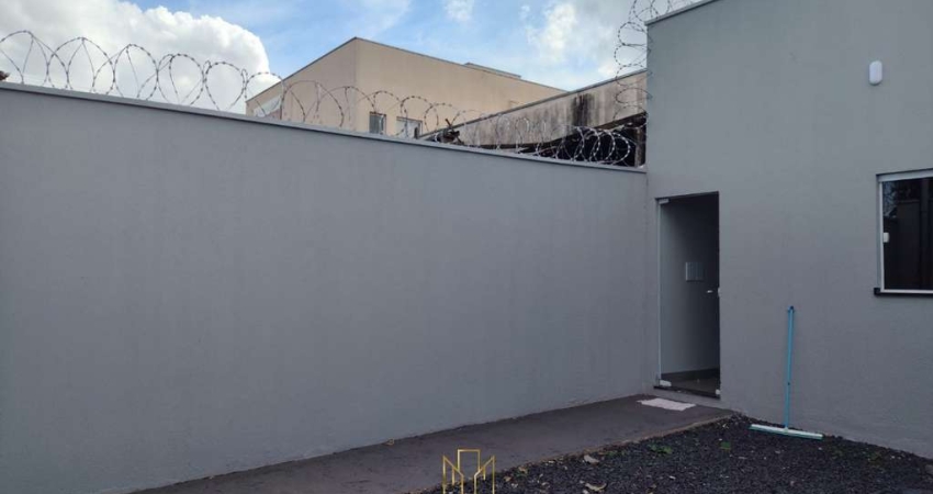 Excelente oportunidade de investimento: Casa à venda em Uberlândia-MG, bairro São Jorge, 2 quartos, 1 suíte, 1 sala, 1 banheiro, 2 vagas de garagem, 67,50 m².