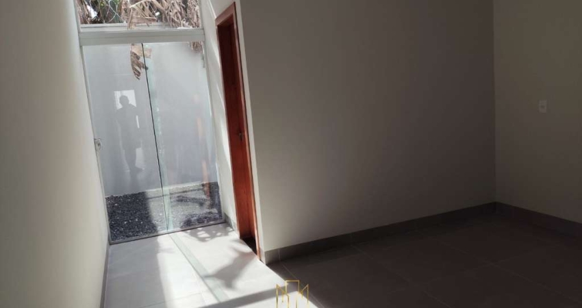 Casa à venda em Uberlândia-MG, bairro São Jorge: 2 quartos, 1 suíte, 1 sala, 1 banheiro, 2 vagas - 67,50m²!