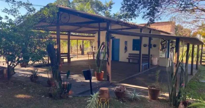 Chácara à venda ou locação em Uberlândia-MG, bairro Chácaras Eldorado: 2 quartos, 1 suíte, 1 sala, 100m² de área.