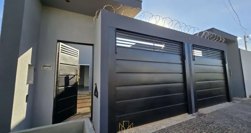 Casa à venda em Uberlândia-MG: 3 quartos, 1 suíte, 1 sala, 2 banheiros, 3 vagas de garagem e 74,44m² de área - Bairro Laranjeiras.