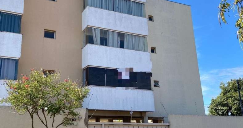 Apartamento à venda em Uberlândia-MG, 3 quartos, 1 sala, 1 banheiro, 2 vagas de garagem - Imperdível no Segismundo Pereira!