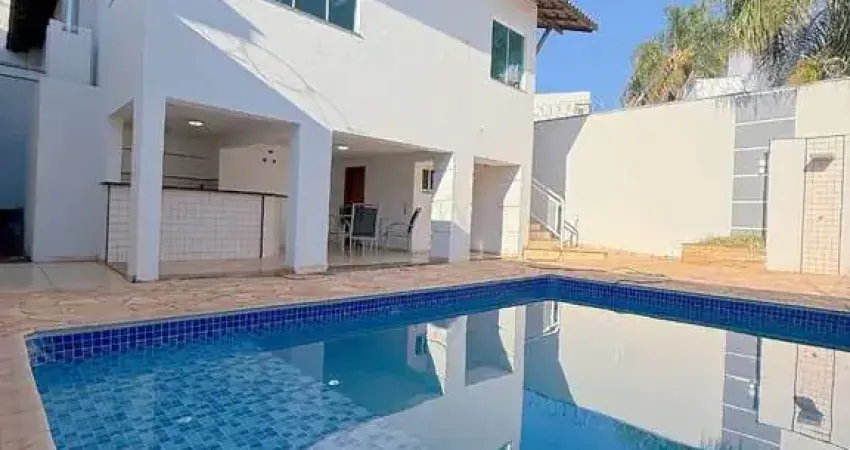 Impecável casa à venda em Uberlândia-MG, bairro City Uberlândia, 3 quartos, 3 suítes, 1 sala, 4 vagas, 260m²!