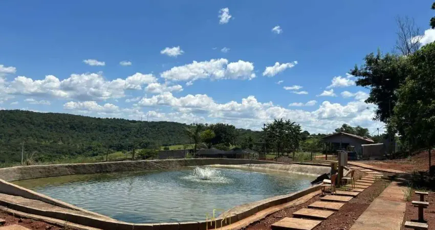 Sítio de luxo à venda em Uberlândia-MG, Área Rural: 3 quartos, 2 suítes, 5 vagas, 200m²!