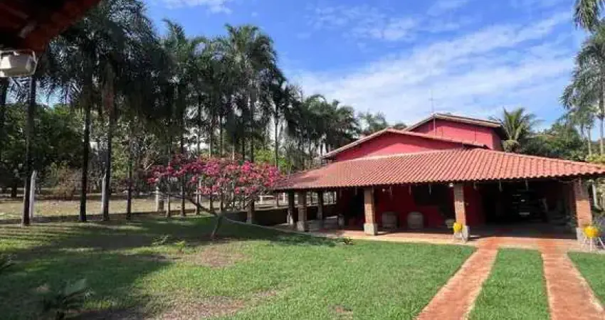 Chácara de luxo à venda em Uberlândia-MG, bairro Chácaras Eldorado: 4 quartos, 2 suítes, 1 sala, 1 banheiro, 5 vagas, 7.000m²!