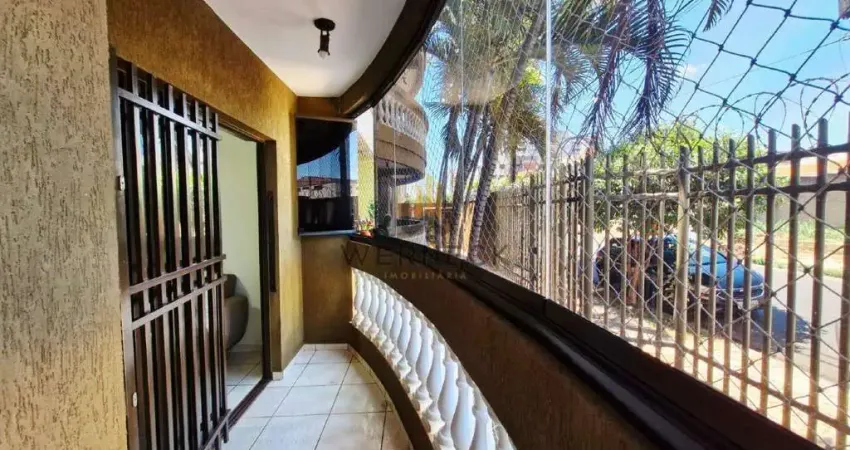 Apartamento térreo com sacada envidraçada - 3 quartos sendo 1 suíte