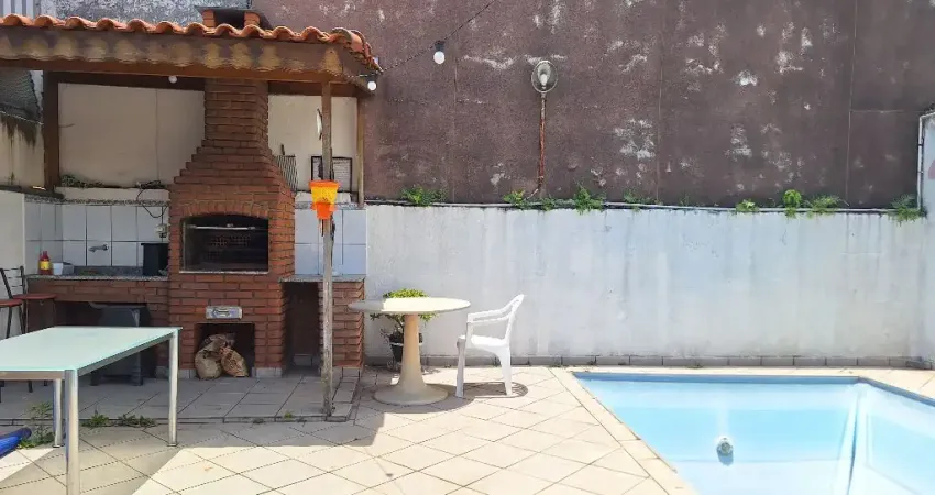 Excelente Sobrado com Piscina
