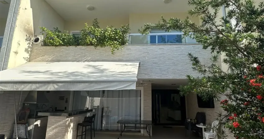 Linda casa duplex entregue toda mobiliada pronta para morar na barra da tijuca.