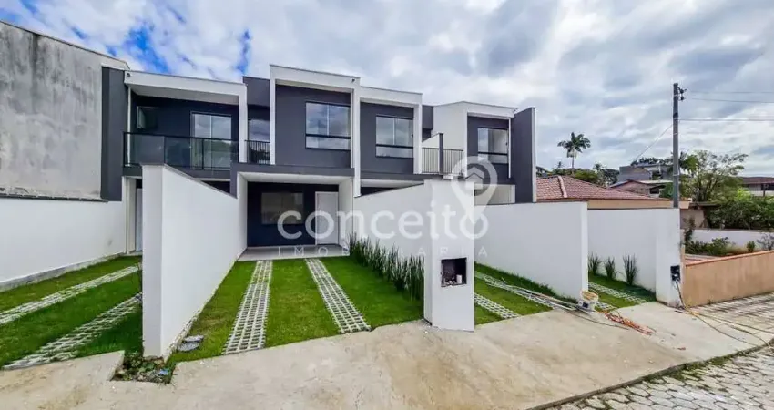 Sobrado com 3 Dormitórios e 2 Vagas na Velha Central!