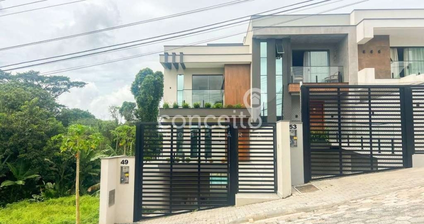 Sobrado Triplex 3 Dormitórios e 2 Vagas na Fortaleza!