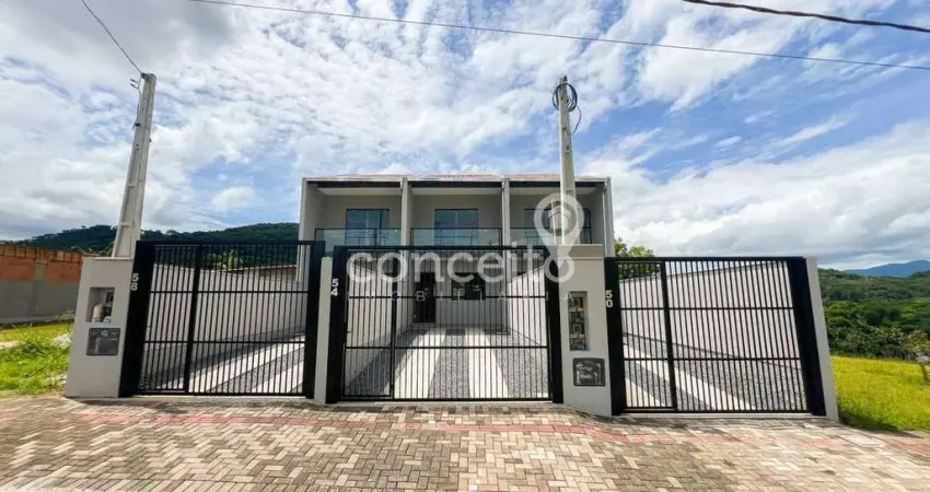 Sobrado com 2 Dormitórios e 2 Vagas na Itoupavazinha!
