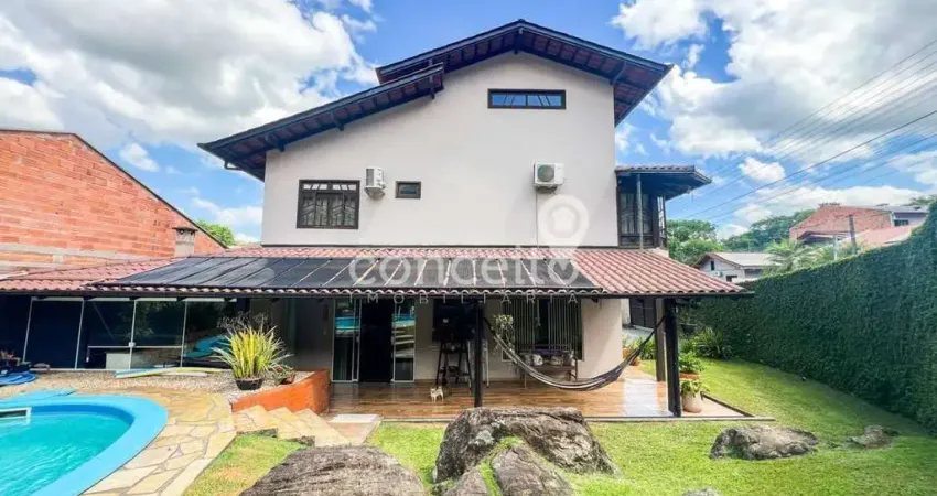 Casa com 3 Dormitórios, Piscina e 2 Vagas no Badenfurt!