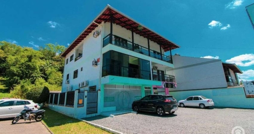 Prédio Comercial e Residencial com 720m² na Velha!