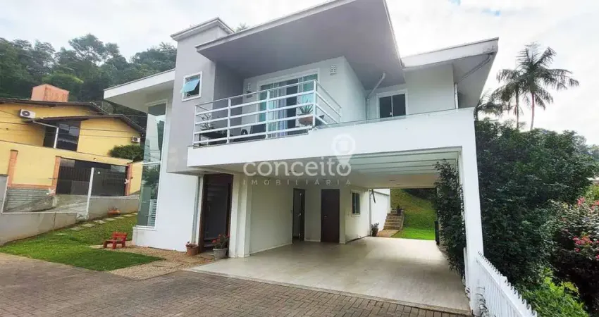 Casa Semimobiliada com 4 Dormitórios e 7 Vagas na Itoupava Seca!
