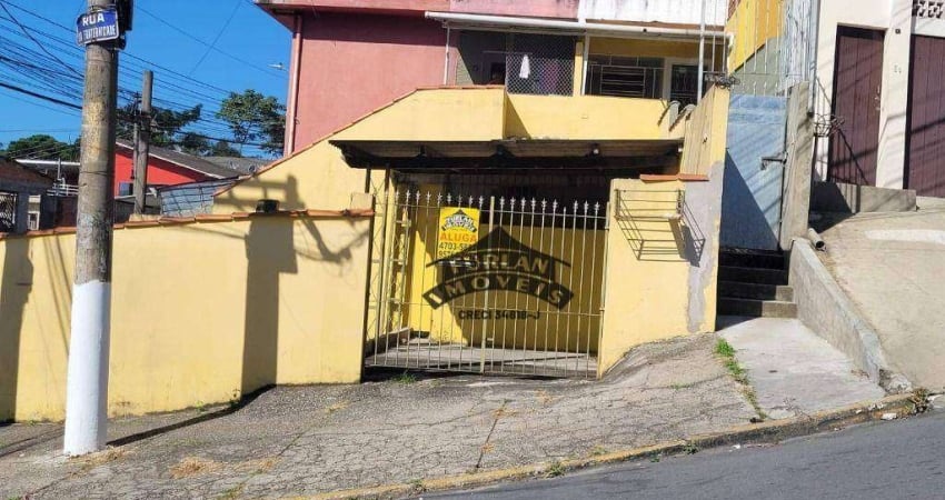 Casa para locação com  quarto e garagem coberta, R$ 900,00, Cotia-SP