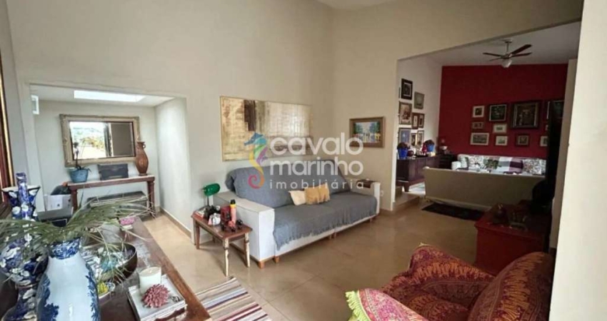 Casa à venda com 4 quartos, piscina e 3 vagas, 248 m² - Ribeirânia.