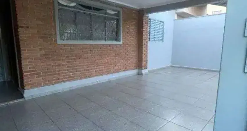 Casa com 3 dormitórios e 118 m² à venda na Vila Tibério, Ribeirão Preto (SP).