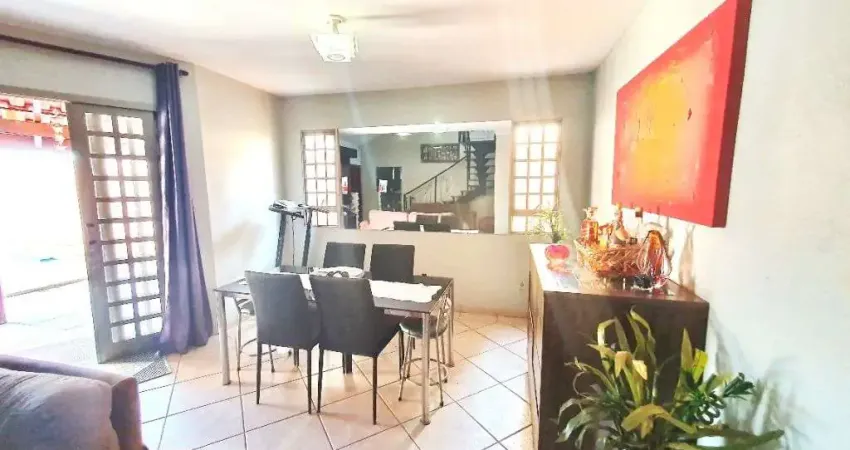 Casa com 3 dormitórios à venda, 236 m² por R$ 850.000,00 - Jardim Califórnia - Ribeirão Preto/SP