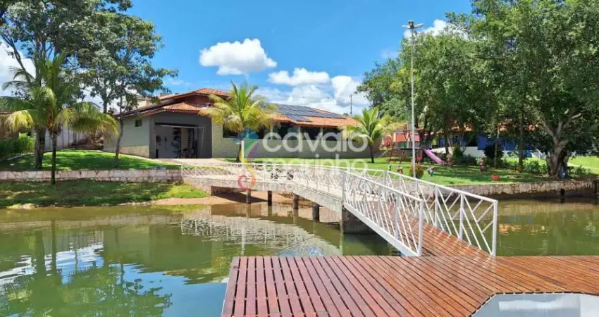 Chácara em condomínio à venda de 5 quartos, 405m² - Condomínio Jardim das Bromélias - Rifaina/SP.