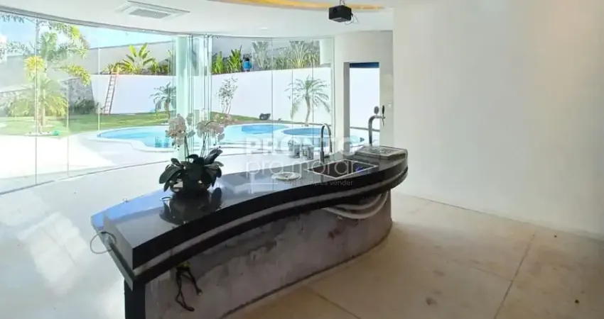 Casa duplex mobiliada, localizada em um dos condomínios mais desejados da região