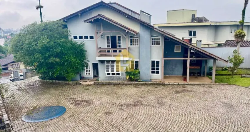 Casa com 5 quartos para alugar na Rua Avaí, Bom Retiro, Joinville