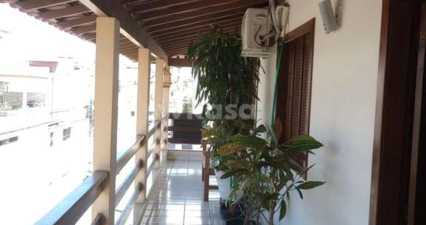Casa com Ponto Comercial em Vale Encantado  -  Vila Velha
