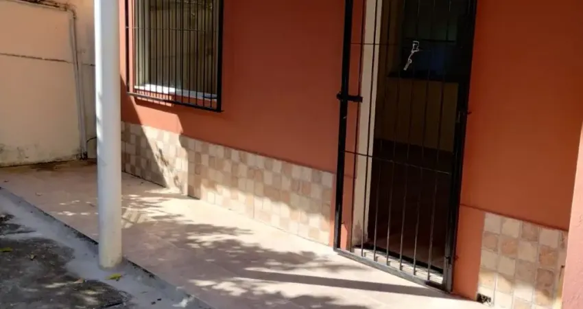 Casa com 2 quartos para alugar na Rua Praia de Bertioga, 876, Vilas do Atlantico, Lauro de Freitas