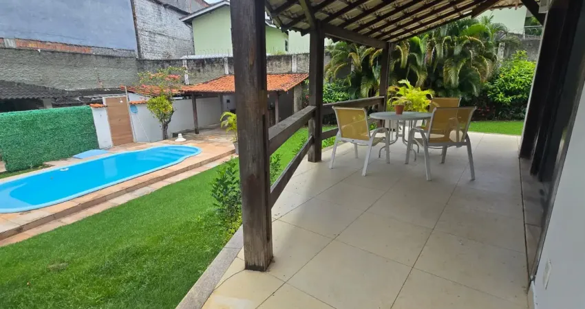 Linda casa semi mobiliada com piscina pronto para morar com um aria maravilhosa