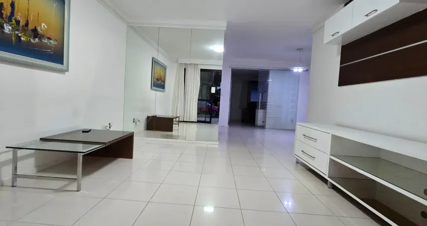 Linda casa emnum dos melhores condomínio de piata mobiliada