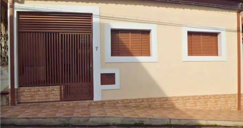 Casa para Venda em Cachoeira Paulista, Alto da Igreja, 2 dormitórios, 1 suíte, 2 banheiros, 5 vagas