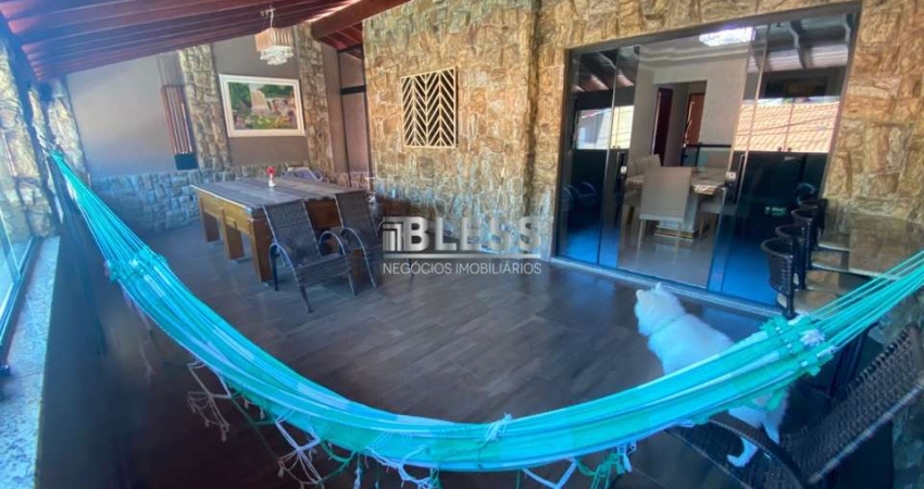 CASA DE RUA À VENDA NO BAIRRO VILA APARECIDA - JUNDIAÍ! 4 DORMITÓRIOS, SENDO 2 SUÍTES, 3 VAGAS E ÁREA GOURMET COM CHURRASQUEIRA!
