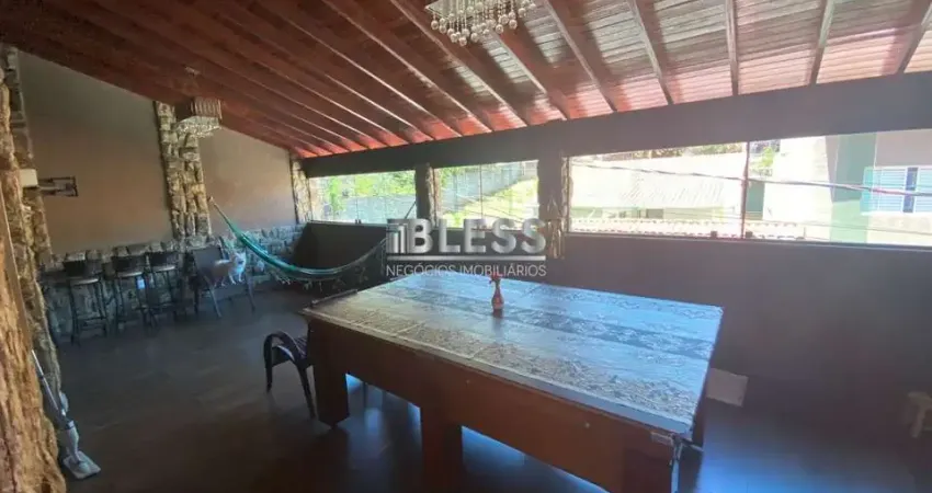 Casa de rua à venda no bairro vila aparecida - jundiaí! 4 dormitórios, sendo 2 suítes, 3 vagas e área gourmet com churrasqueira!