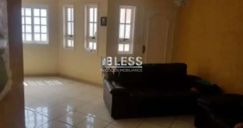 Magnífica casa à venda em Jundiaí-SP, Vila Galvão: 3 quartos, 1 suíte, 2 salas, 3 banheiros, 4 vagas de garagem, 150m².