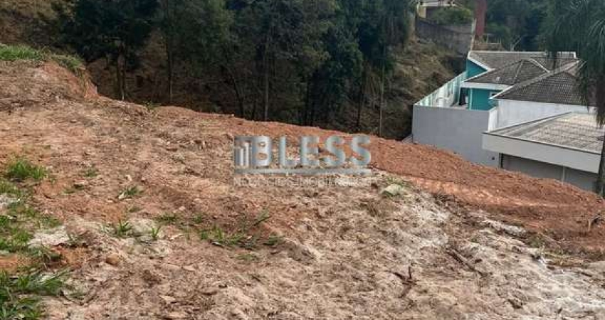 Terreno de 683m² em condomínio de luxo no Jardim Vista Alegre em Campo Limpo Paulista-SP - Imperdível!