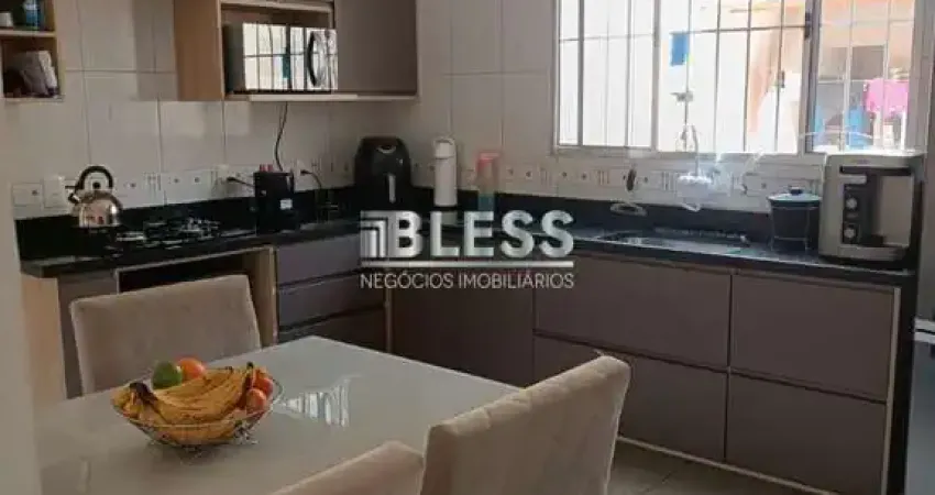 CASA SOBRADO À VENDA COM 2 DORMITÓRIOS EM VÁRZEA PAULISTA SP: Jardim América, 2 salas, 2 banheiros, 2 vagas de garagem!