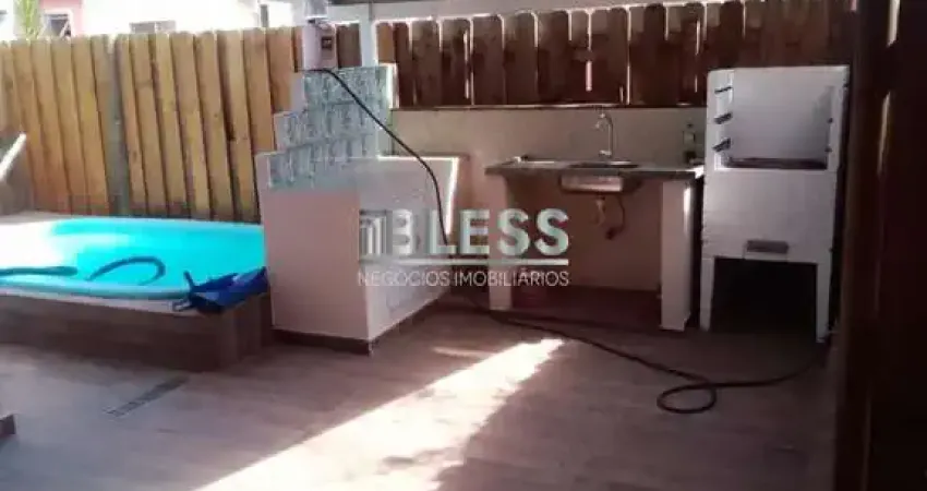 Casa á venda em condomínio no Bairro Medeiros