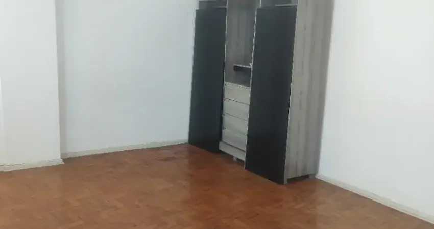 Lindo e amplo kitnet frente a praia gonzaguinha . local privilegiado,proximo a verias escolas,farmacias,centro comercial. elevadores e portaria 24 hs