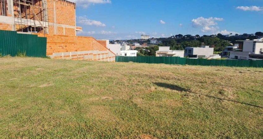 Lote com Declive com excelente localização Villa dos Pinheiros