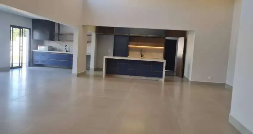 Casa Térrea com 4 suítes, escritório e piscina condomínio Jardins do Golfe