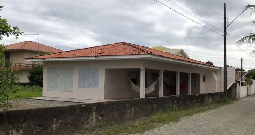 Casa com 4 quartos para alugar no Balneário Ponta do Papagaio (Ens Brito), Palhoça 