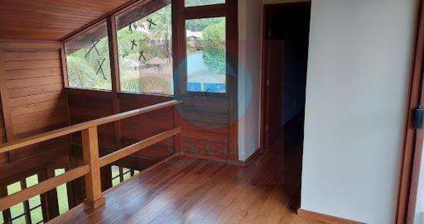 Ocean vende:  Casa de 2 andares, com duas suítes com closet grande, banheiro principal com banheira