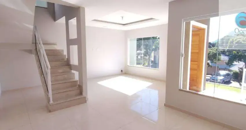 Ocean vende:  Maricá, Condomínio, casa 4 quartos(1suíte), sacada, armários, próximo ao Centro.