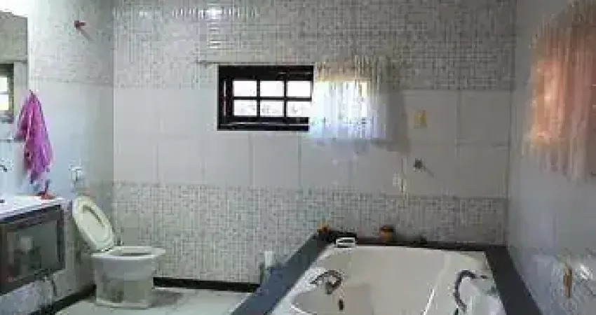 Ocean vende:  Maricá,  Bosque fundo, casa 5 quartos, sendo 1suíte +Hidro, varanda, só a vista!!